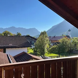https://dachgeschosswohnung-mit-traumhaftem-zugspitzblick-bei-garmisch.com-bavaria.com